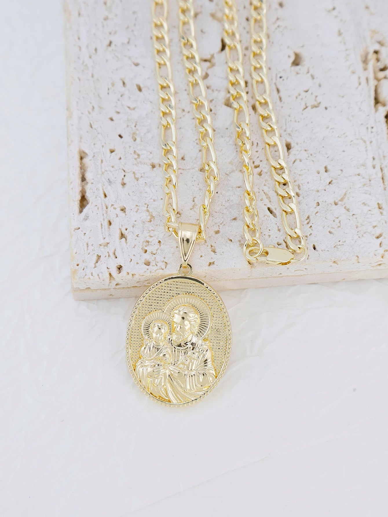 Virgin Mary Medal Necklace – 14K Gold Plated Catholic Pendant