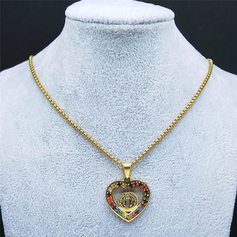 Gold necklace with a heart-shaped pendant on a mannequin bust.